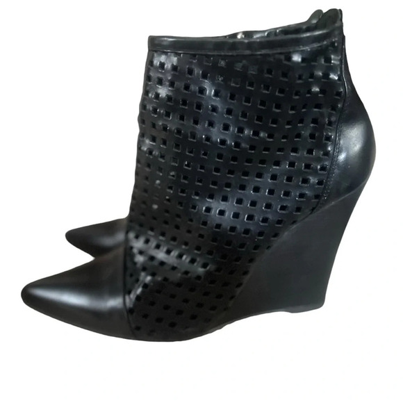 Sandro Black perforated leather laser cut booties excellent condition size 7.5 - Picture 2 of 8